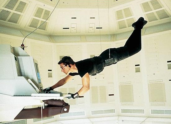Tom Cruise vai Ethan Hunt trong "Mission- Impossible" (1996).
